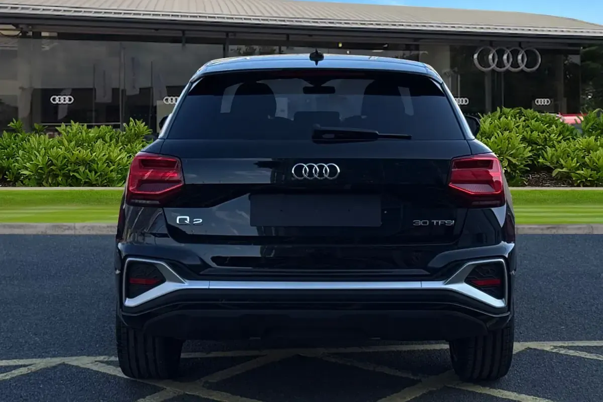 Ny Audi Q2 S-Line 2026 Svart SUV