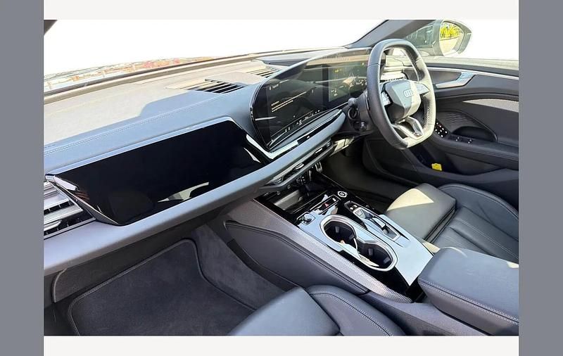 Used Audi A6 S-Line 204 HP (150 kW) 2025 Midnight green Sedan