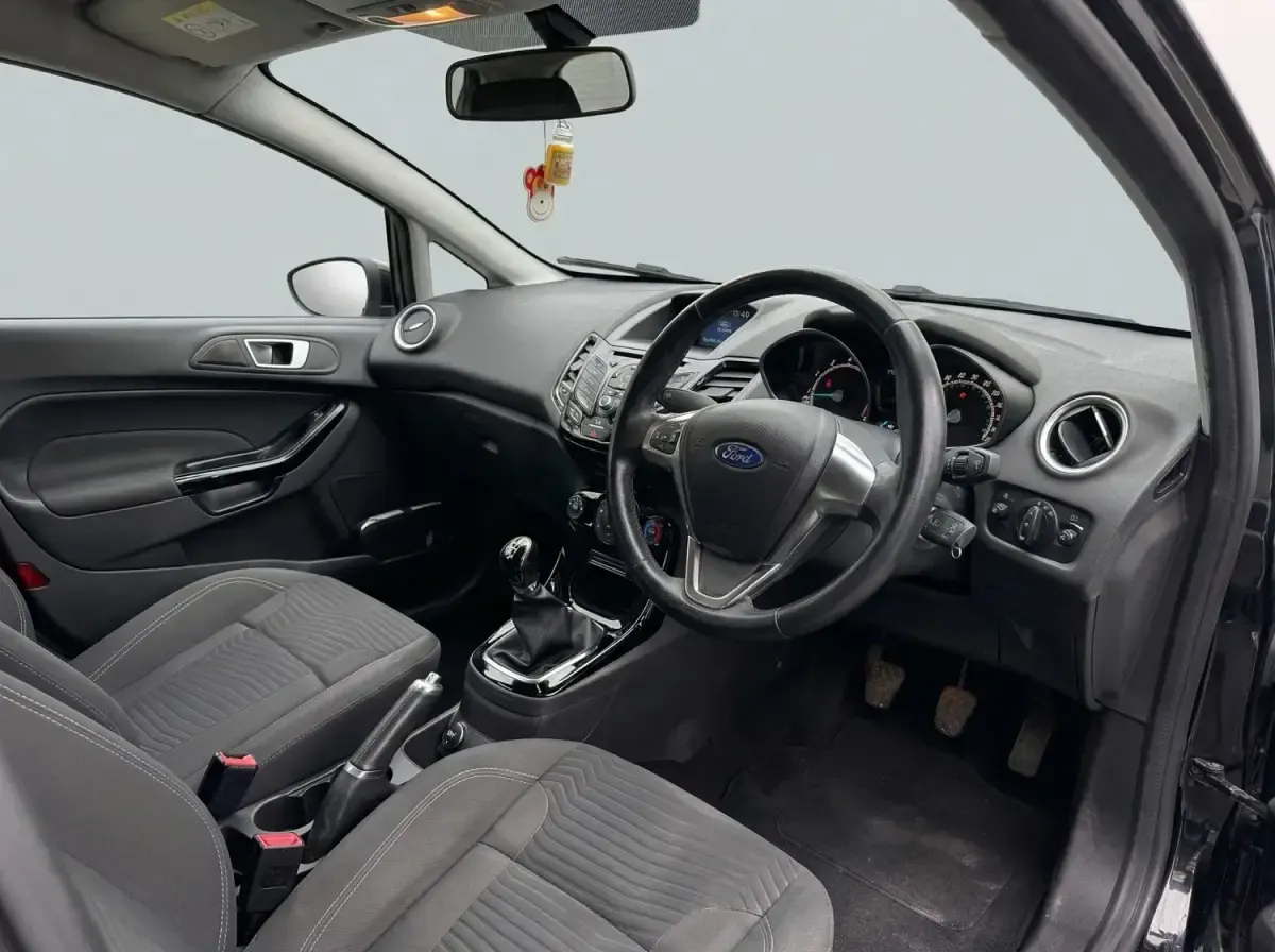 Second-hand Ford Fiesta Zetec 82 CP (60 kW) 2017 Negru Hatchback