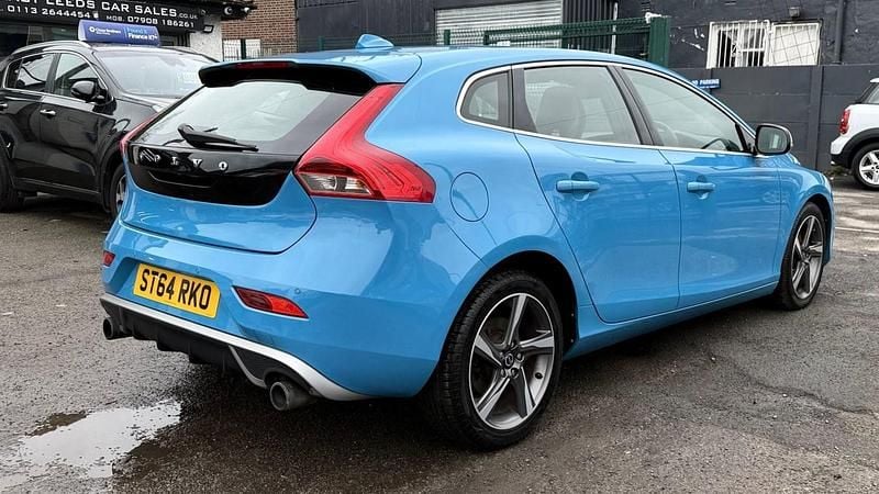 Used Volvo V40 R-Design 120 HP (88 kW) 2014 Blue Hatchback