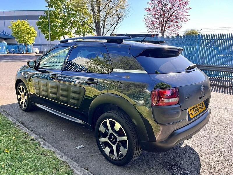 Używany Citroën C4 Cactus Flair 100 KM (73 kW) 2016 Czarny Hatchback