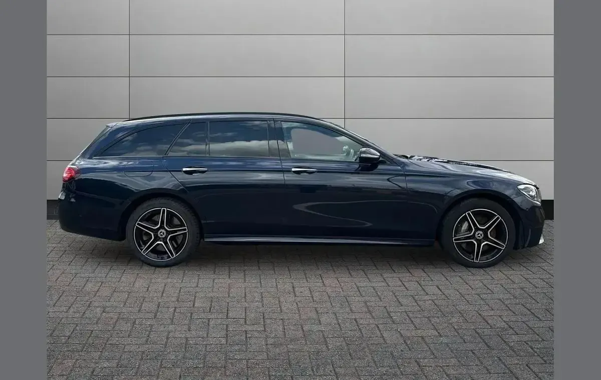Used Mercedes E300 AMG line 306 HP (225 kW) 2022 Blue Estate