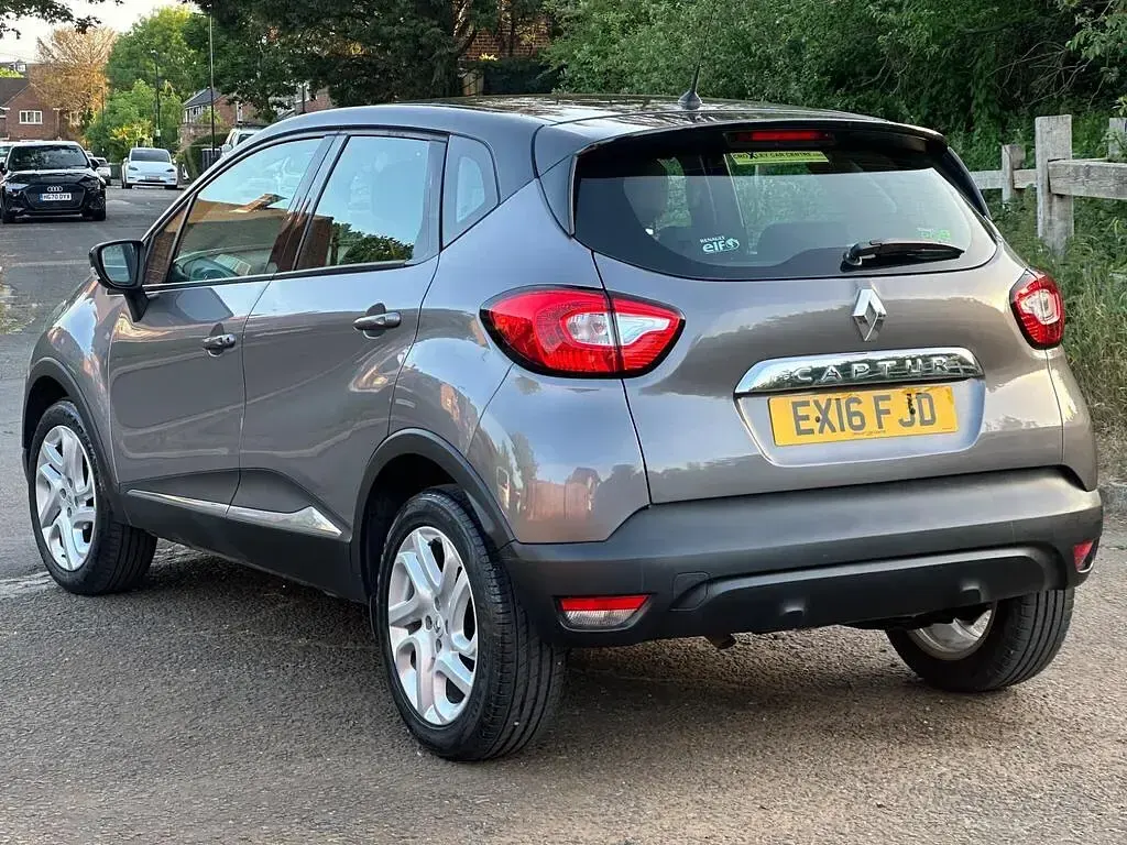 Used Renault Captur Dynamique 90 HP (66 kW) 2016 Grey/black SUV
