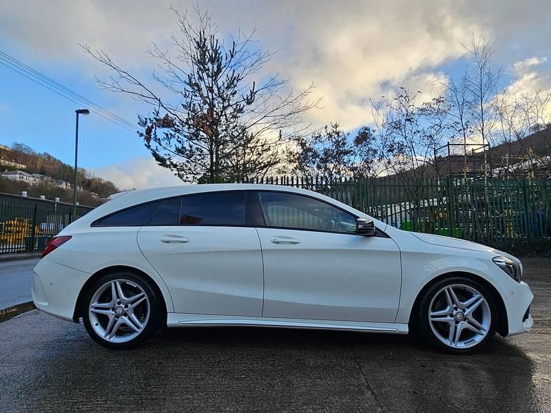 Used Mercedes CLA220 Shooting Brake AMG line 177 HP (130 kW) 2016 White Estate