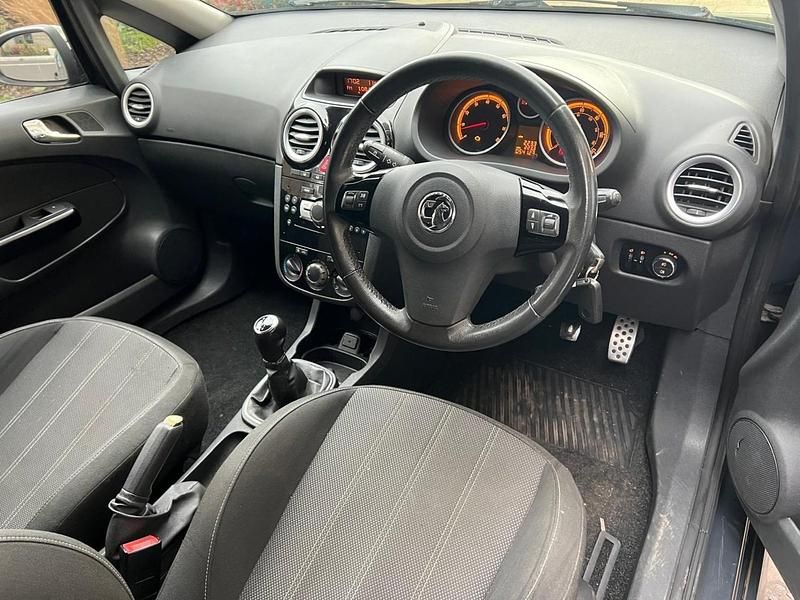 Używany Vauxhall Corsa Edition 2014 Szary Hatchback