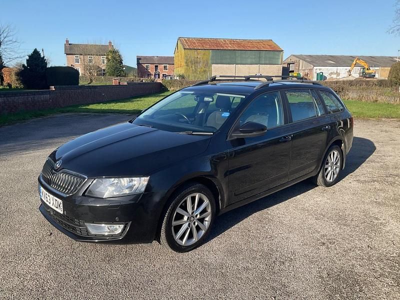 Used Skoda Octavia Elegance 2014 Black Hatchback