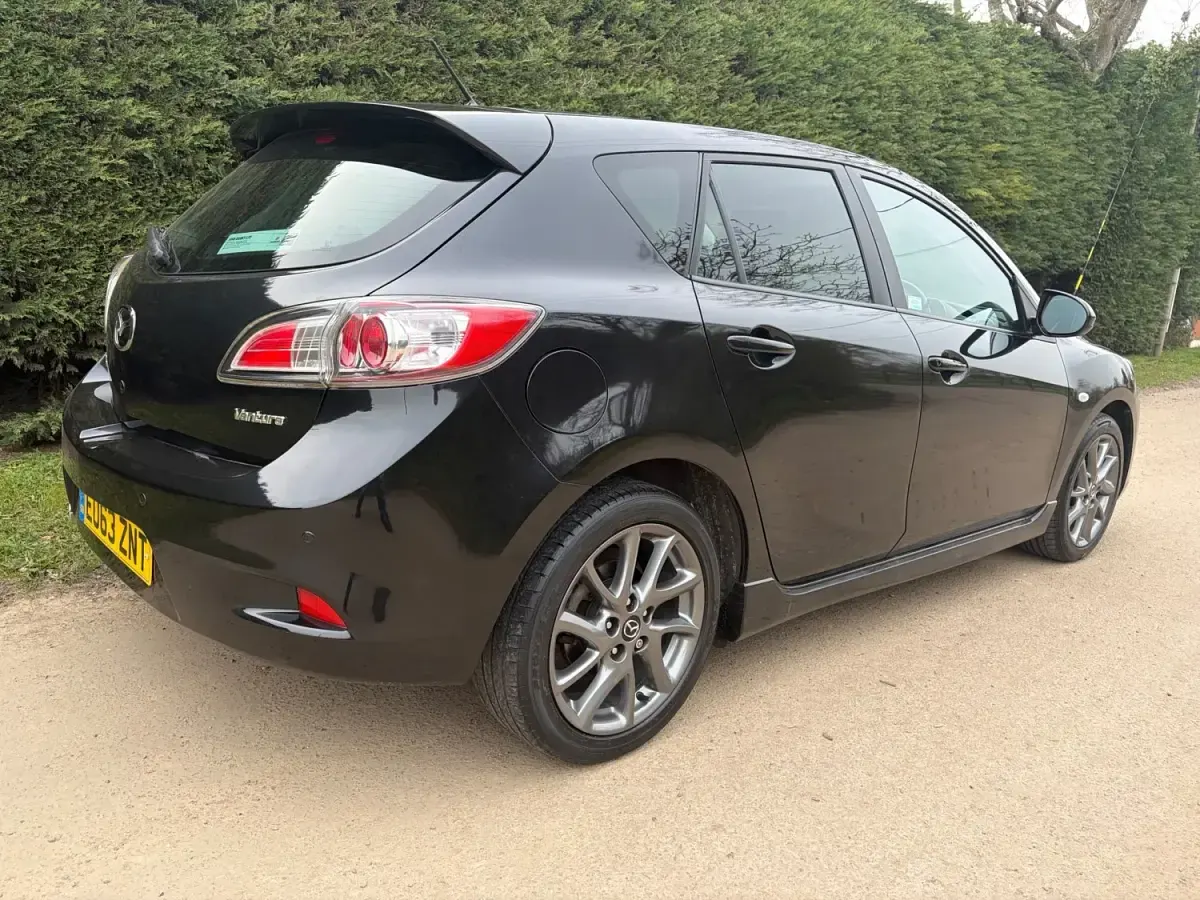 Begagnad Mazda 3 105 HK (77 kW) 2013 Svart Halvkombi