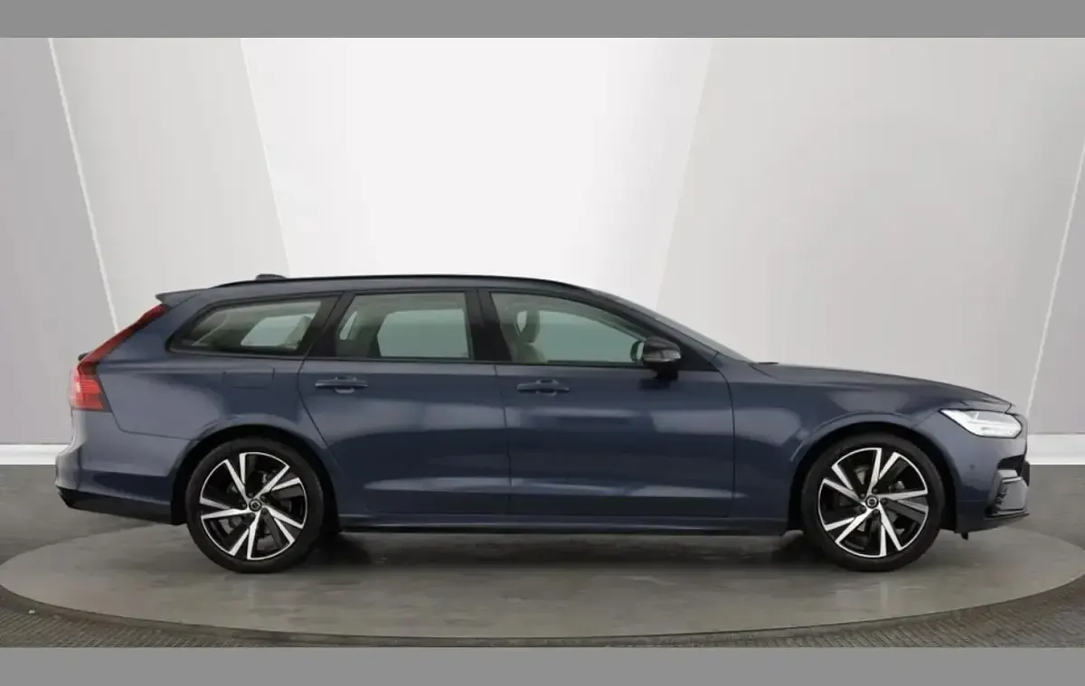 Used Volvo V90 Plus 194 HP (142 kW) 2023 Blue Estate