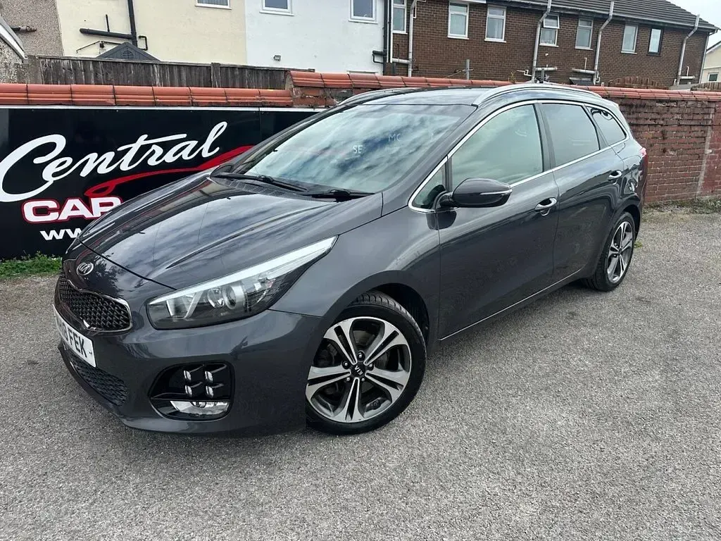 Used Kia Ceed GT-Line 134 HP (98 kW) 2018 Silver Hatchback
