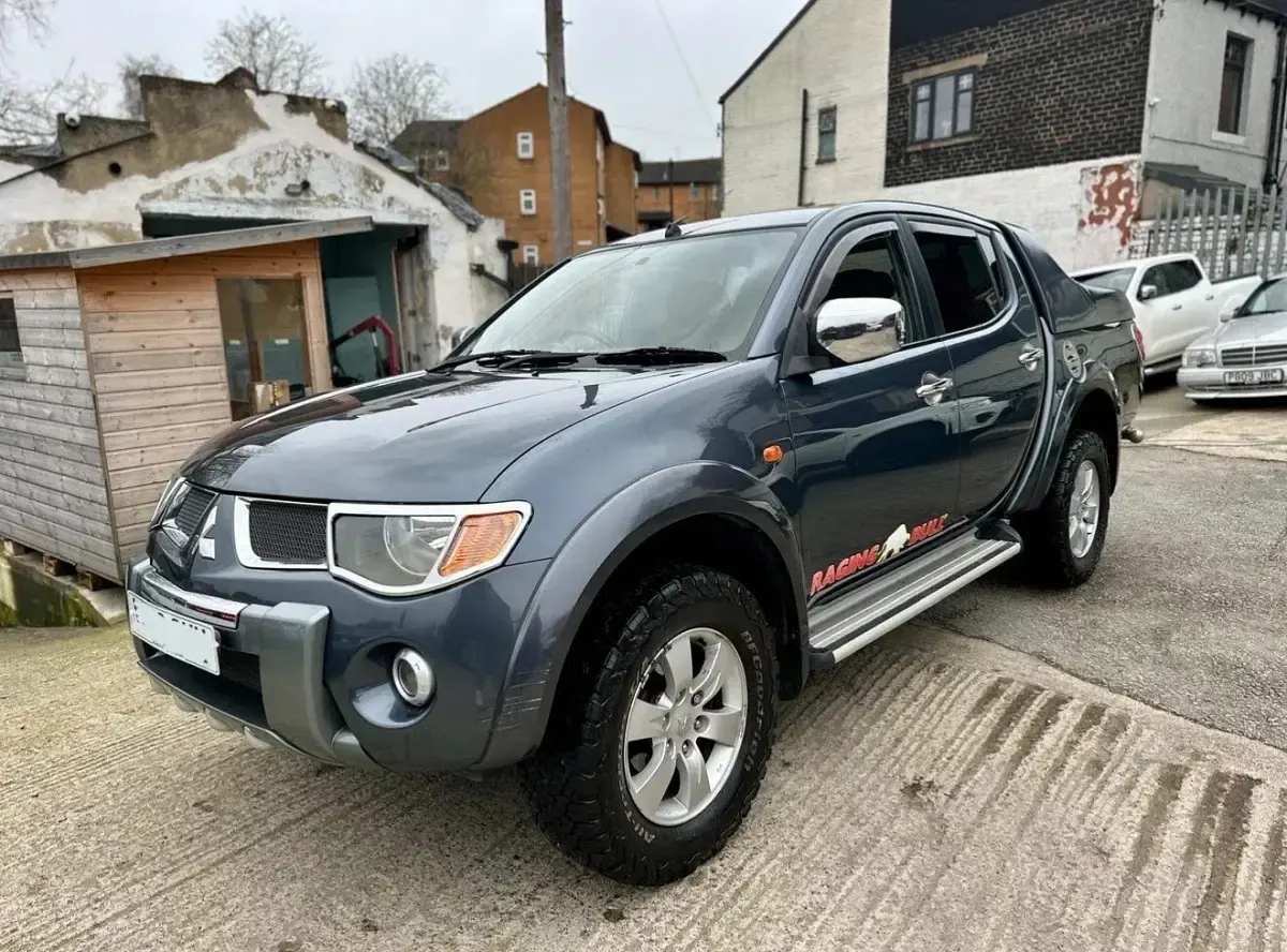 Used Mitsubishi L200 134 HP (98 kW) 2010 Grey Pickup