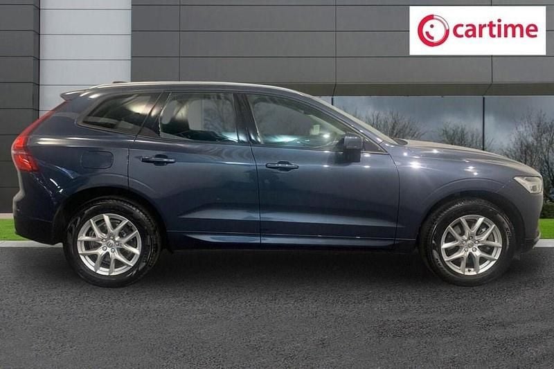 Used Volvo XC60 Momentum 250 HP (183 kW) 2019 Blue SUV