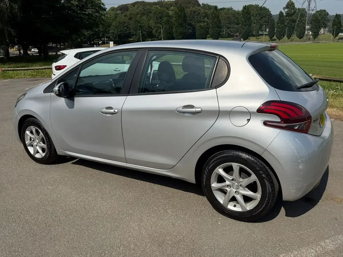 Used Peugeot 208 Active 82 HP (60 kW) 2015 Silver Hatchback