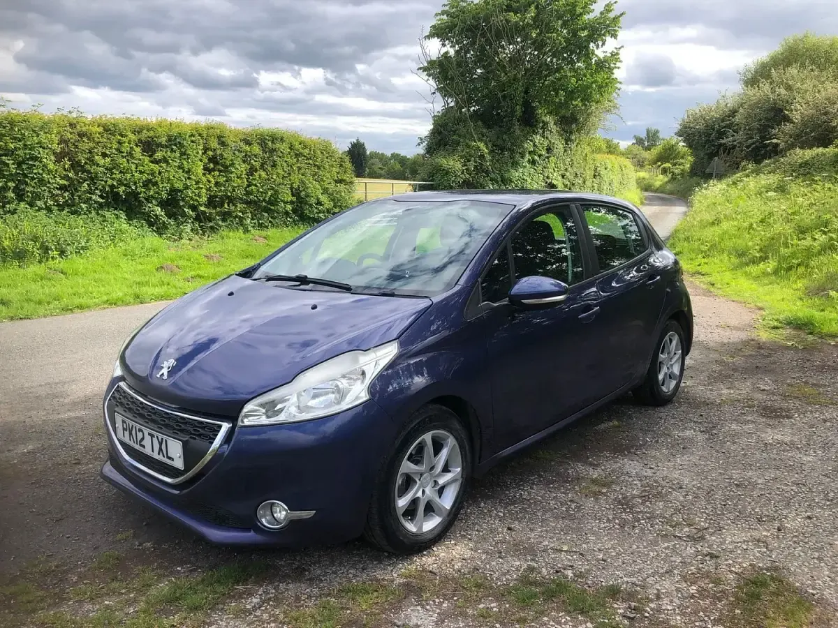 Used Peugeot 208 Active 115 HP (84 kW) 2012 Blue Hatchback