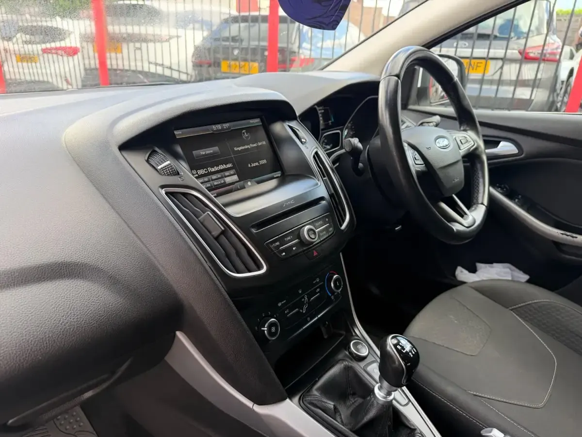 Used Ford Focus Zetec 2016 White Hatchback
