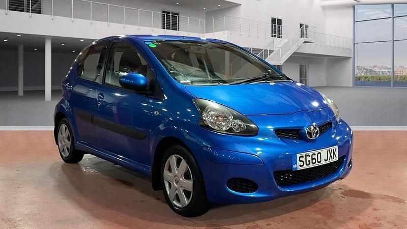 Used Toyota Aygo 67 HP (49 kW) 2010 Blue Hatchback