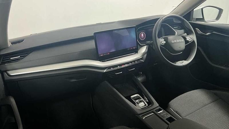 Used Skoda Octavia SE Technology 116 HP (85 kW) 2025 White Estate