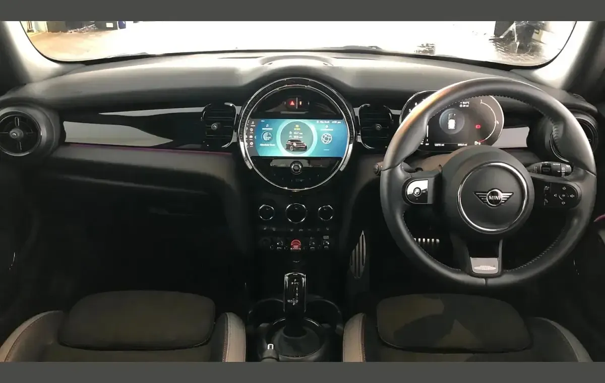 Used Mini Cooper Hatch 134 HP (98 kW) 2023 Black Hatchback