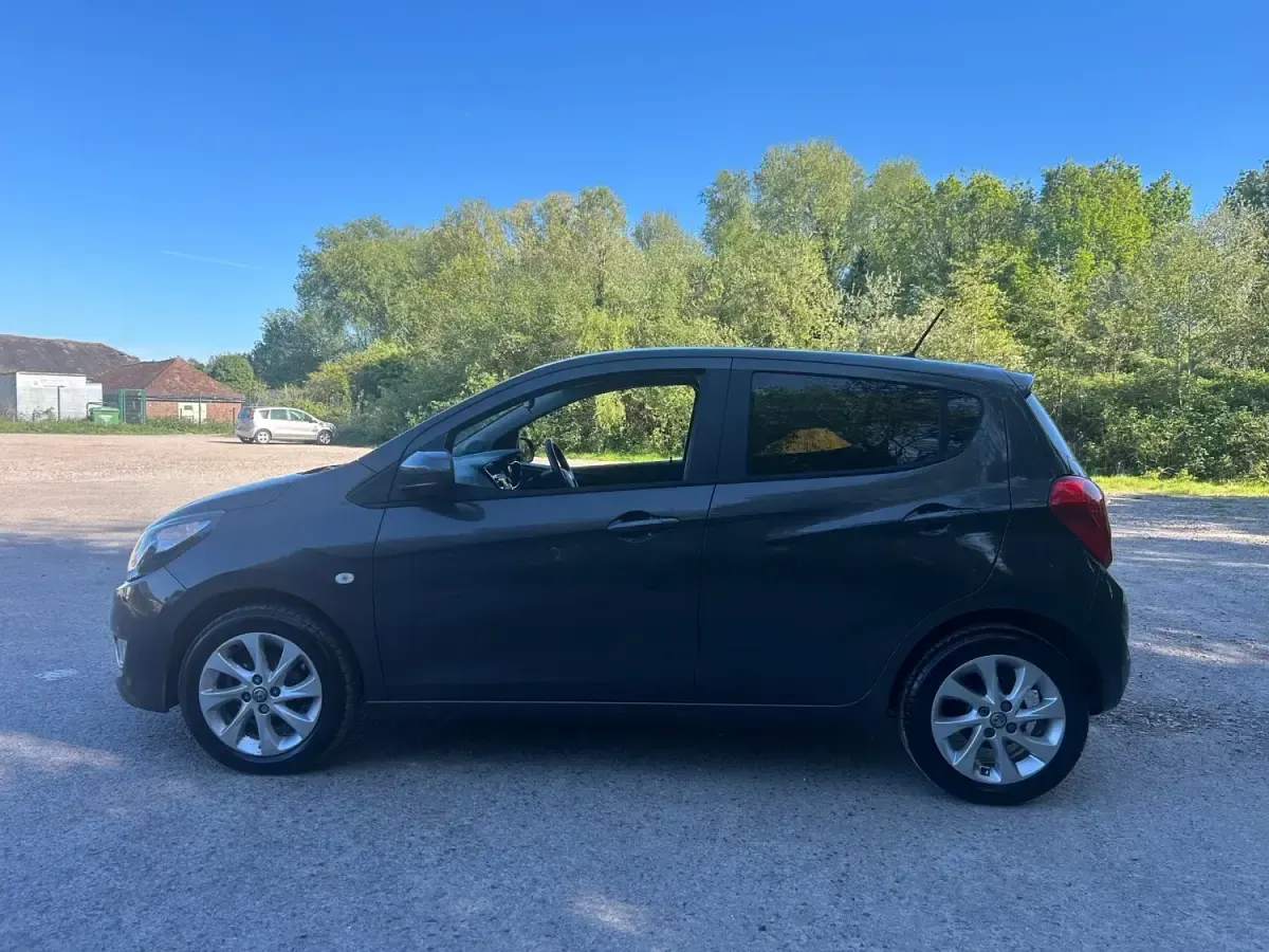 Second-hand Vauxhall Viva 75 CP (55 kW) 2016 Gri Hatchback