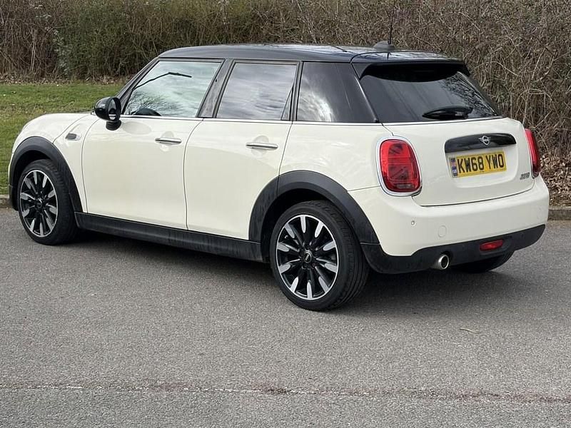 Used Mini Cooper Hatch 136 HP (100 kW) 2018 White Hatchback