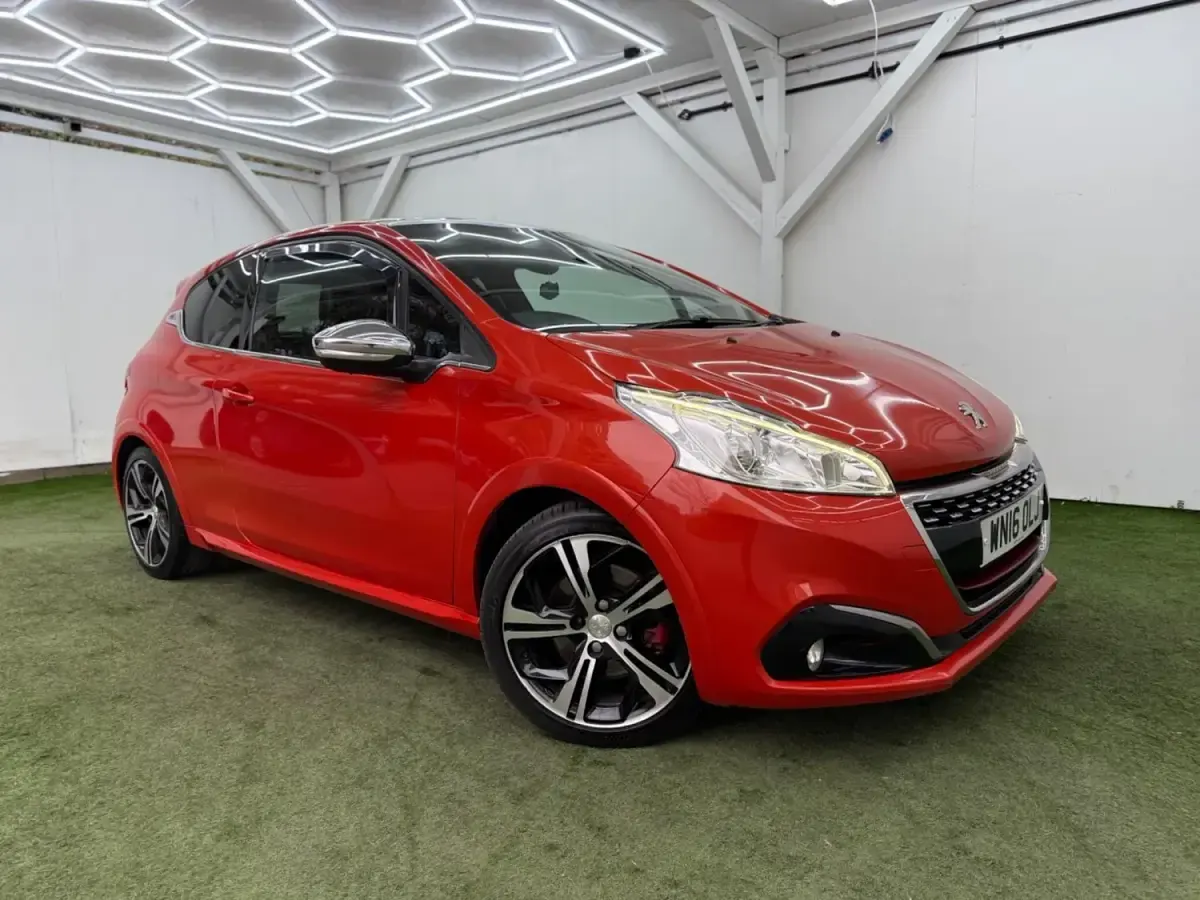 Używany Peugeot 208 Prestige 2016 Pomarańczowy Hatchback