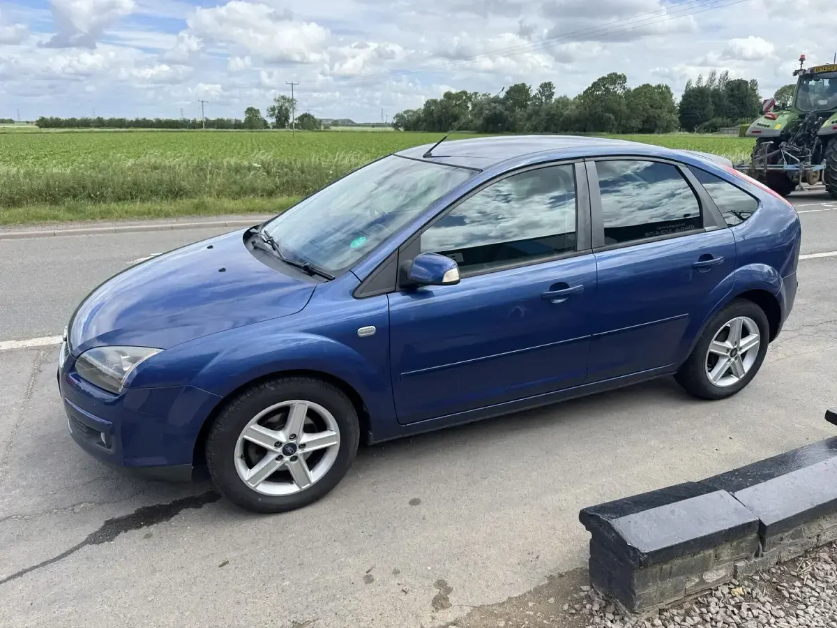 Used Ford Focus Titanium 115 HP (84 kW) 2007 Blue Hatchback