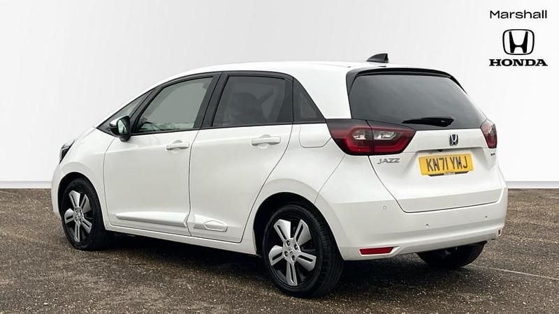 Used Honda Jazz Hybrid 109 HP (80 kW) 2021 Special solid  platinum white Hatchback