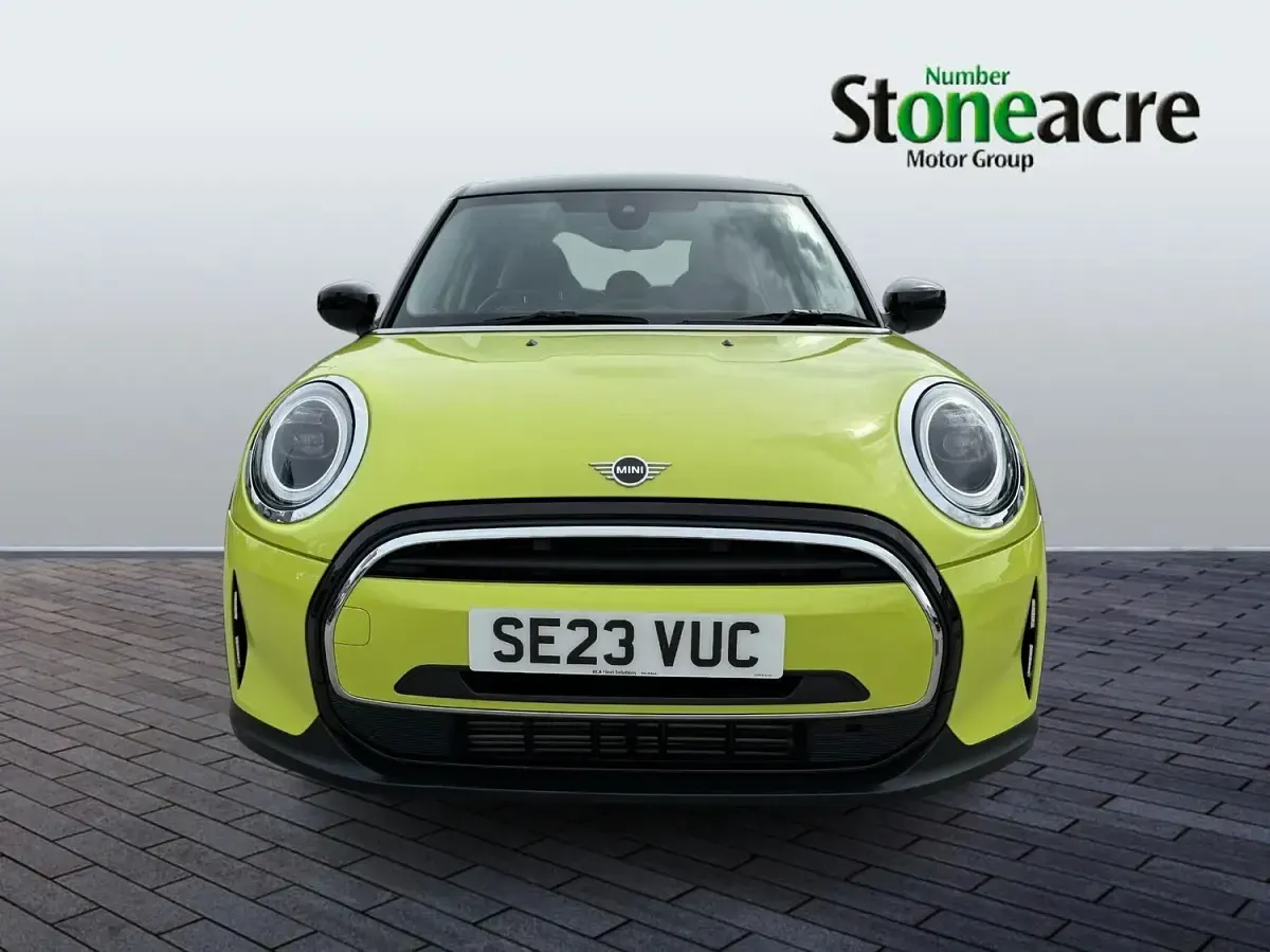 Used Mini Cooper Classic 134 HP (98 kW) 2023 Yellow Hatchback