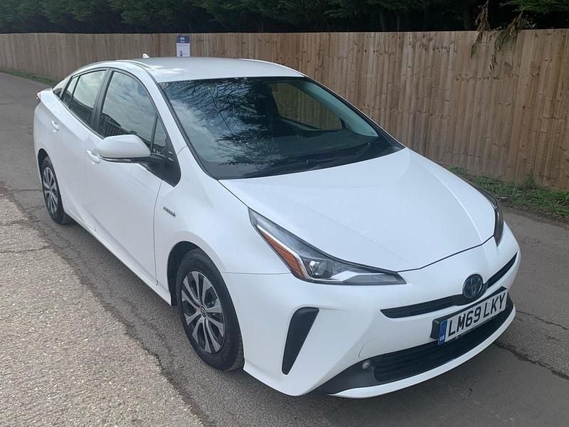 White Used 2019 Toyota Prius Active Hatchback | £10,995 (Fair price) - Image 1/4