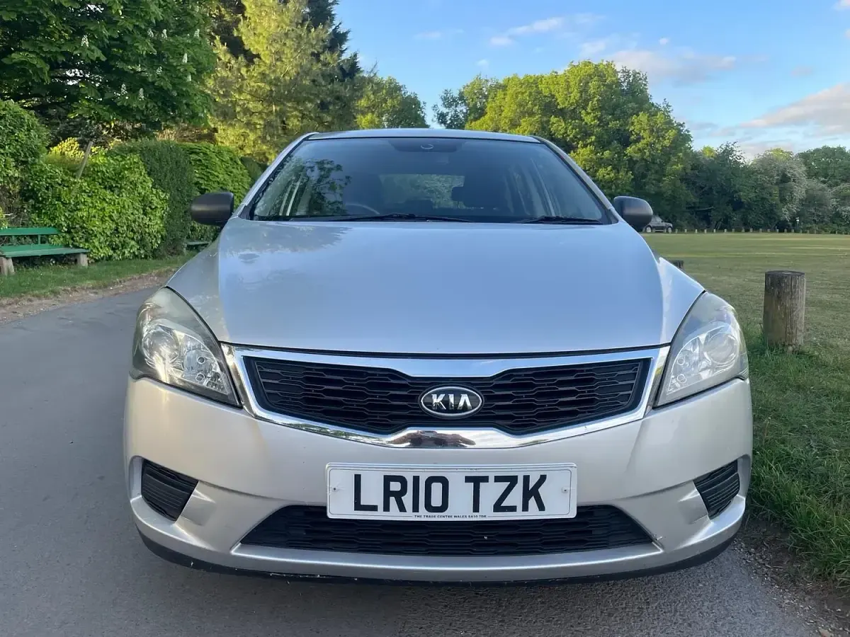 Used Kia Ceed 126 HP (92 kW) 2010 Silver Hatchback