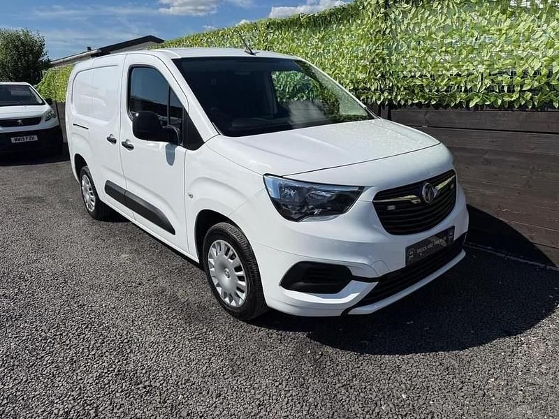 White Used 2020 Vauxhall Combo Sportive MPV | £9,000 (Fair price) - Image 1/4