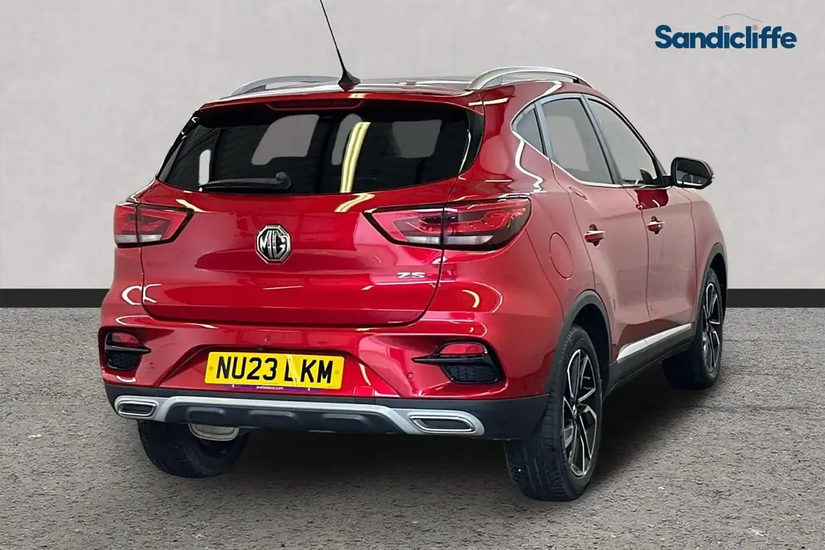 Used MG ZS Exclusive 111 HP (81 kW) 2023 Tri coat  dynamic red SUV