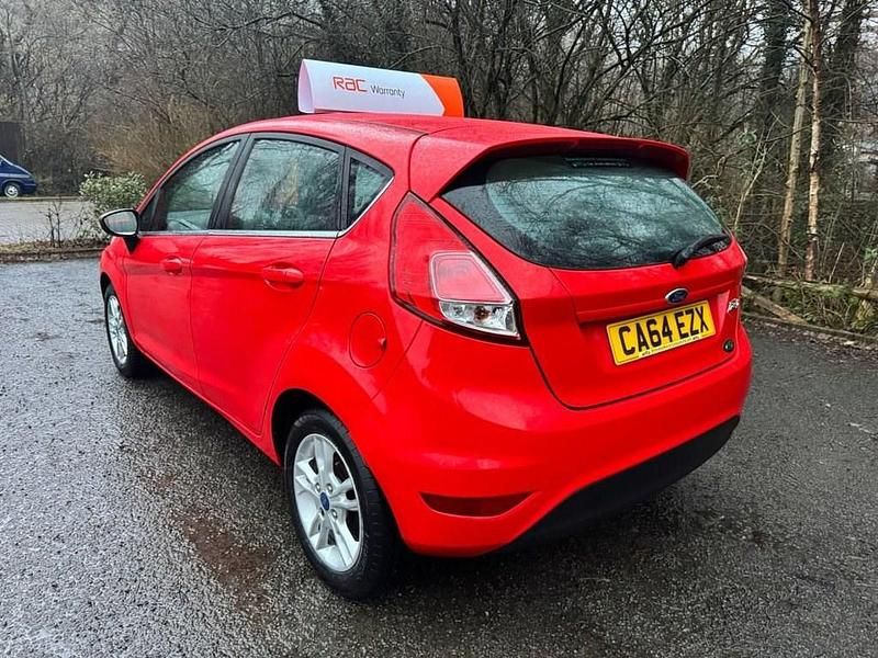 Used Ford Fiesta Zetec 75 HP (55 kW) 2015 Red Hatchback