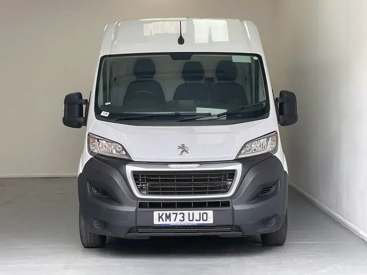 Gebraucht Peugeot Boxer Premium 140 PS (102 kW) 2023 Weiß Van
