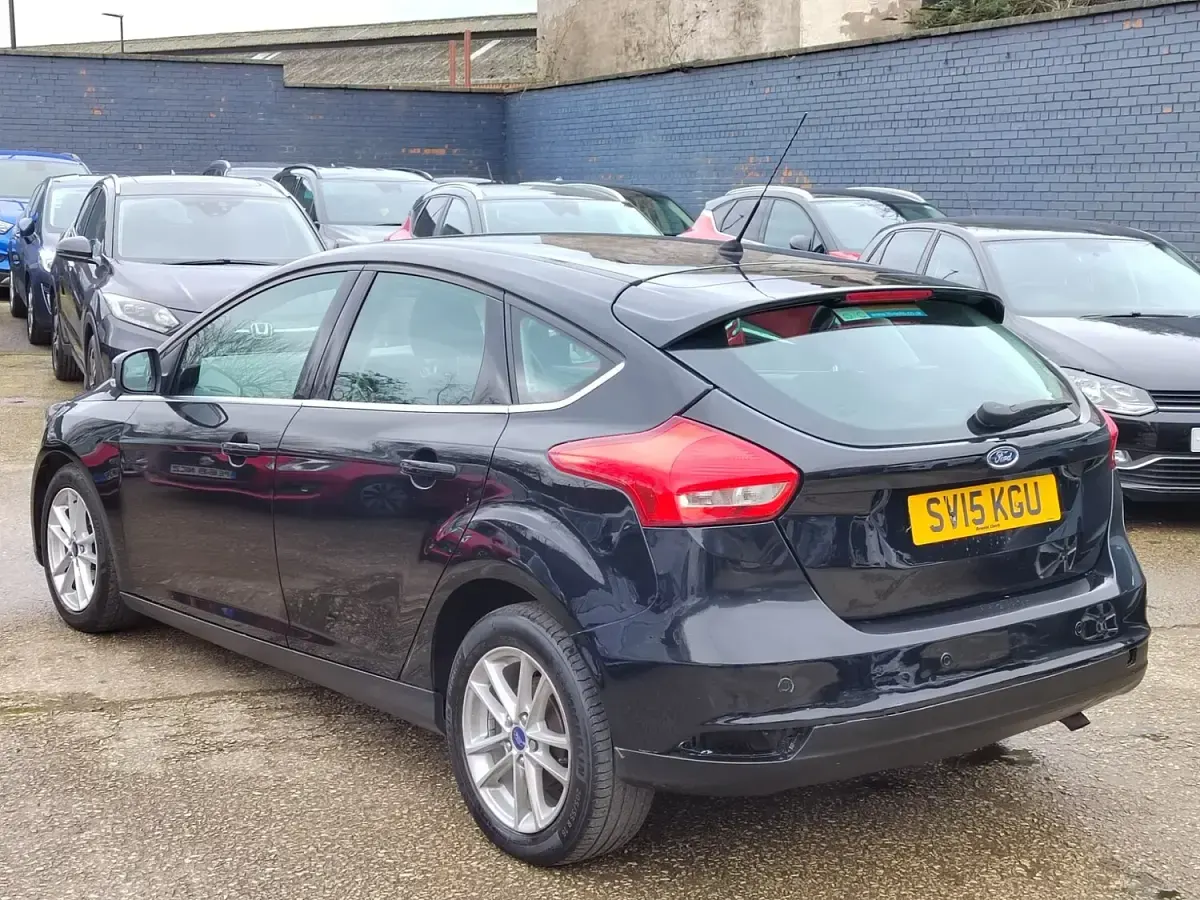 Used Ford Focus Zetec 123 HP (90 kW) 2015 Black Hatchback