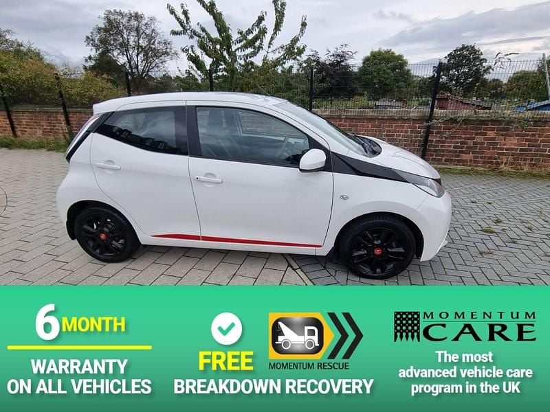 White Used 2015 Toyota Aygo x-press Hatchback | £3,995 (Good price) - Image 1/4