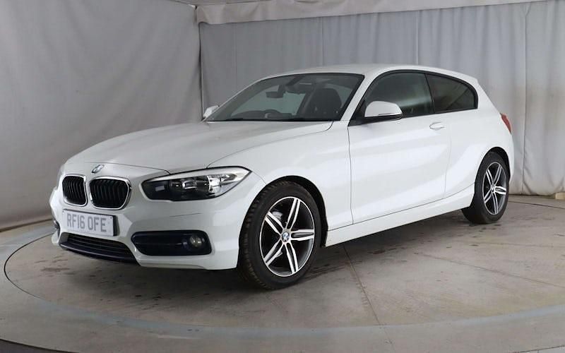 Used BMW 118 Sport Line 136 HP (100 kW) 2015 White Hatchback