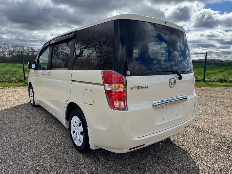 Używany Honda Stepwgn 2010 Biały Minivan