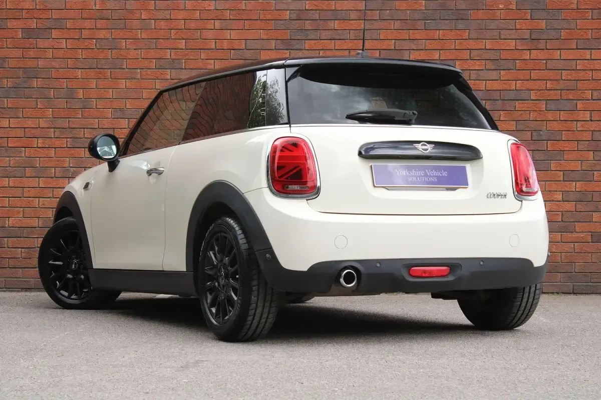 Used Mini Cooper Hatch 136 HP (100 kW) 2018 White Hatchback