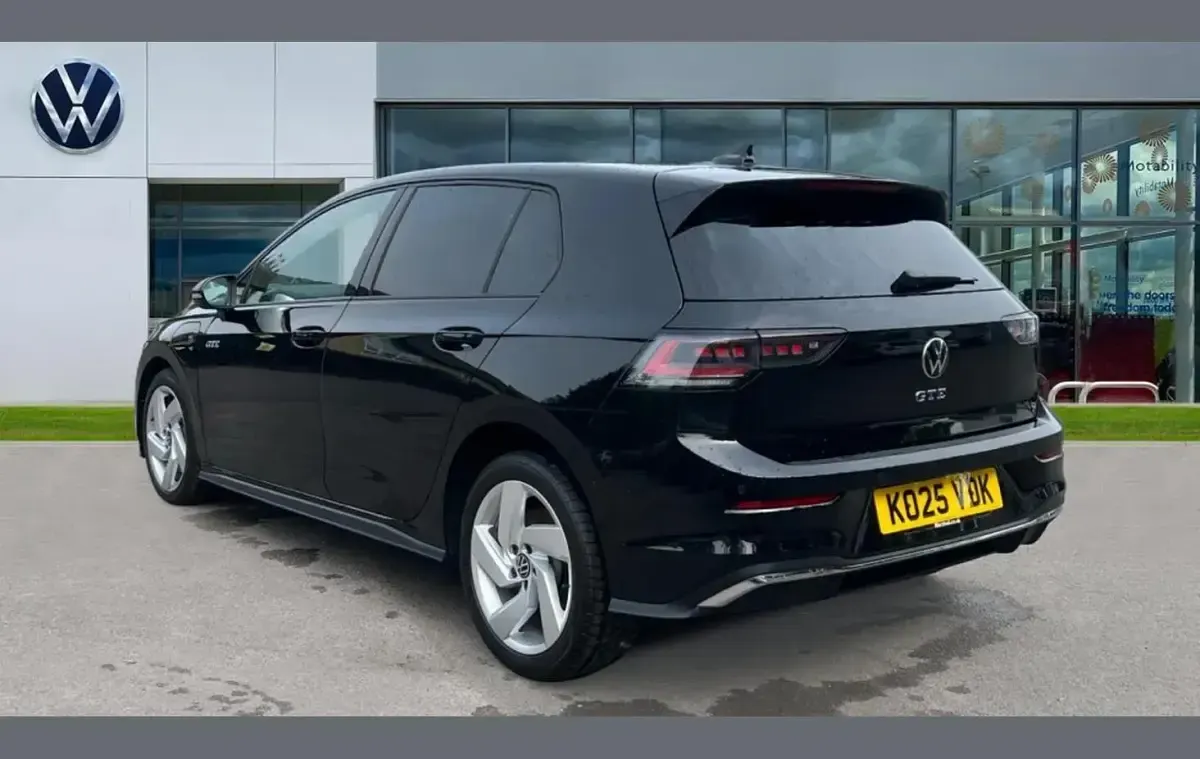 Used VW Golf VIII GTE 267 HP (196 kW) 2025 Black Hatchback