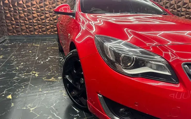 Używany Vauxhall Insignia SRi 136 KM (100 kW) 2016 Czerwony Kombi