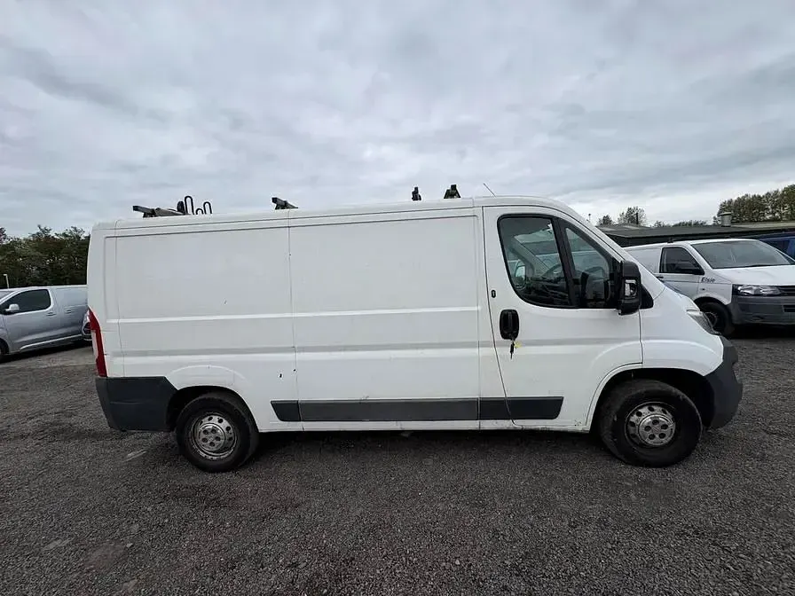 Usado Citroën Relay 130 HP (95 kW) 2016 Branco Van