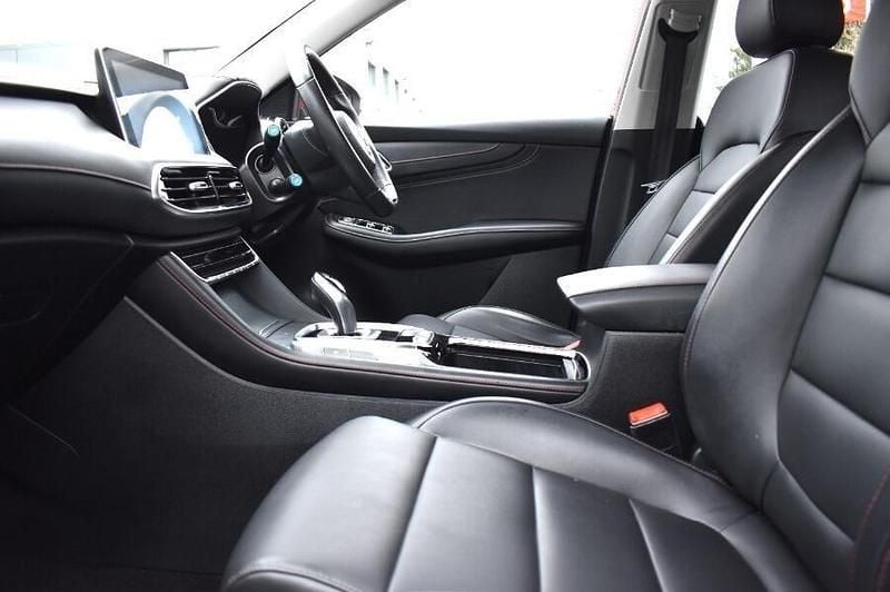 Used MG HS SE 162 HP (119 kW) 2023 Red SUV