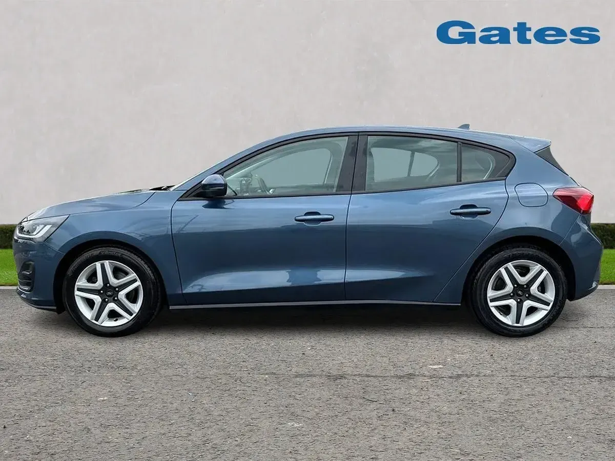 Begagnad Ford Focus Trend 125 HK (91 kW) 2022 Blå Halvkombi