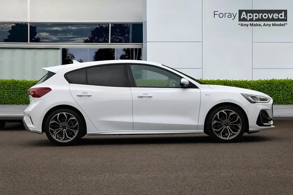 Used Ford Focus ST-Line 2022 Frozen white Hatchback