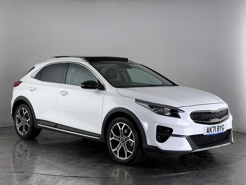 White Used 2022 Kia XCeed SUV | £18,000 (Fair price) - Image 1/3