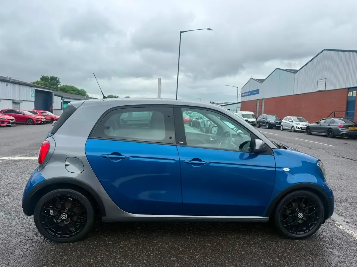 Used Smart ForFour Premium 90 HP (66 kW) 2018 Grey Hatchback