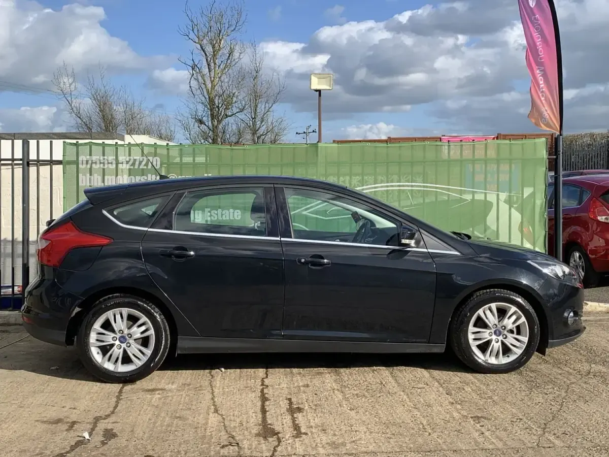 Begagnad Ford Focus Titanium 2014 Svart Halvkombi