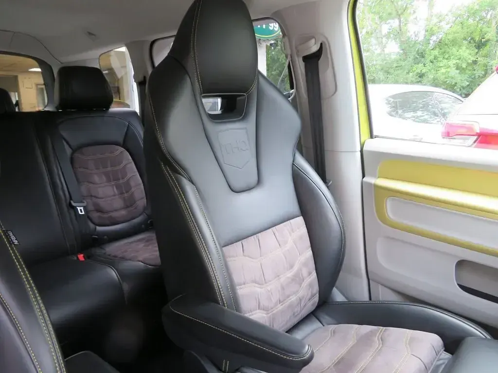 Used VW ID. Buzz Pro 150 kW (204 HP) 2023 Yellow MPV