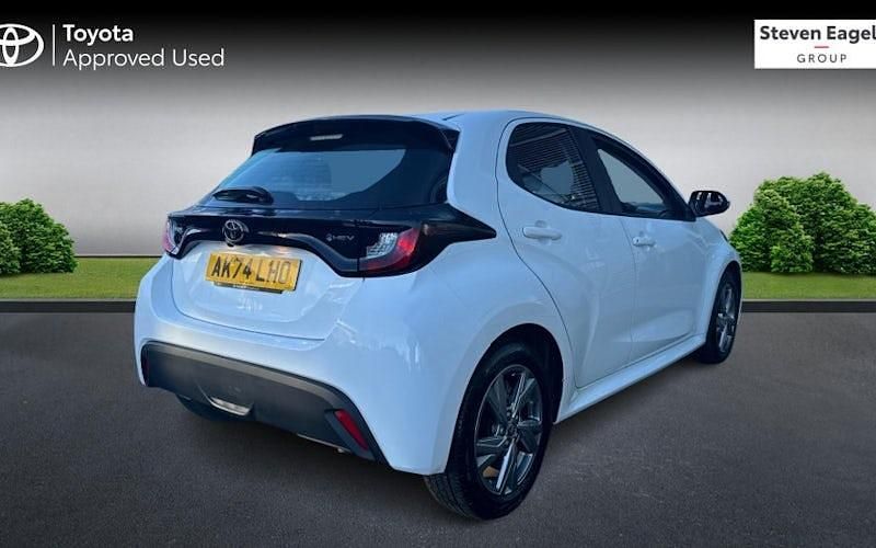 Used Toyota Yaris Hybrid 116 HP (85 kW) 2025 White Hatchback