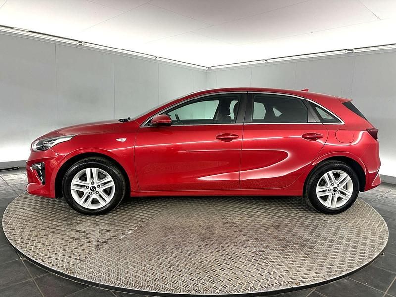 Used Kia Ceed 114 HP (83 kW) 2020 Red Hatchback